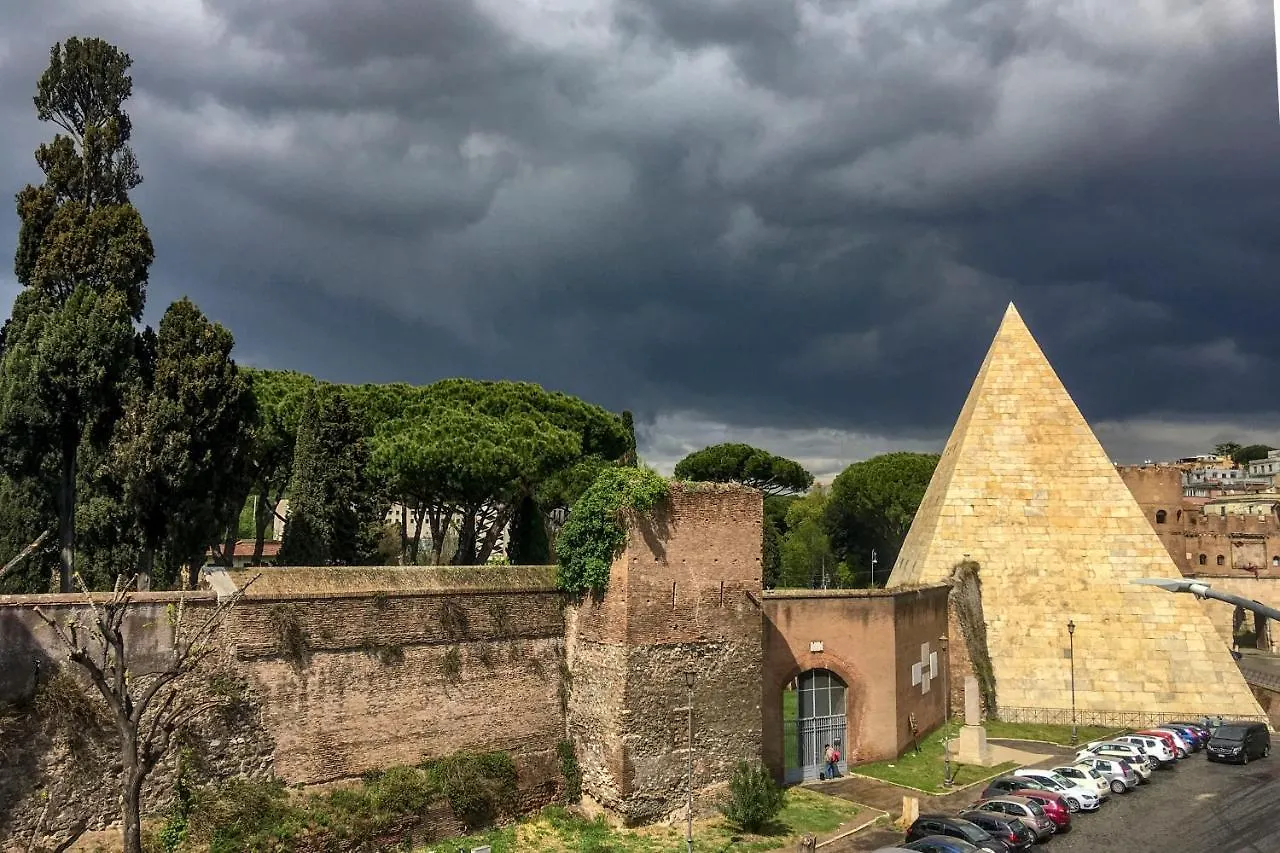 مبيت وإفطار روما Luminosa Vista Piramide