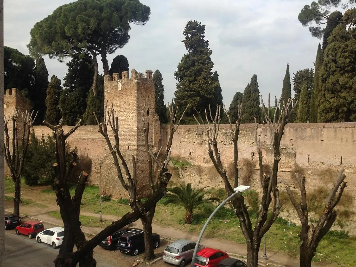 Luminosa Vista Piramide Bed & Breakfast Rome