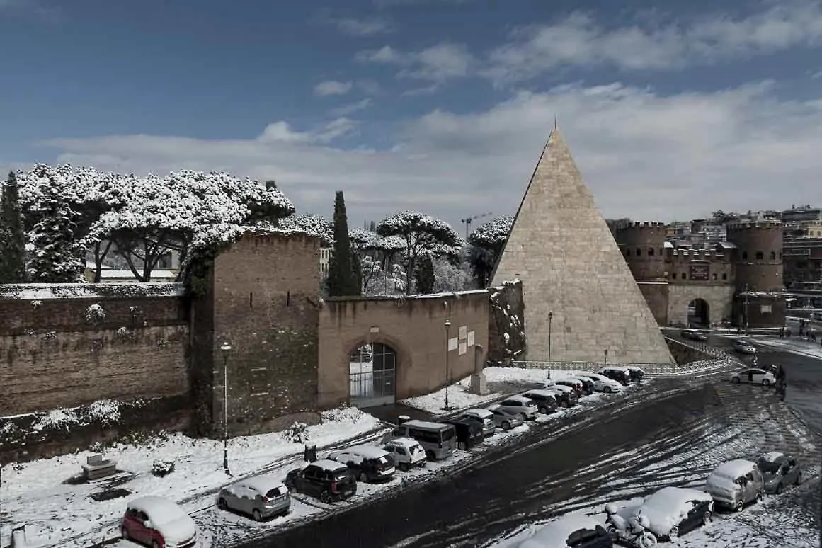 Luminosa Vista Piramide Bed & Breakfast Rome Italy